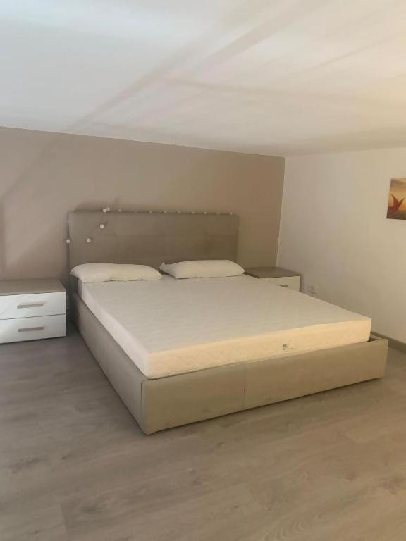 Odeon Apartment In Centro A Ливорно Экстерьер фото